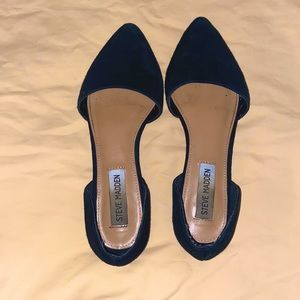 Black Steve Madden flats. Size 5.5 in women’s. Gently worn.